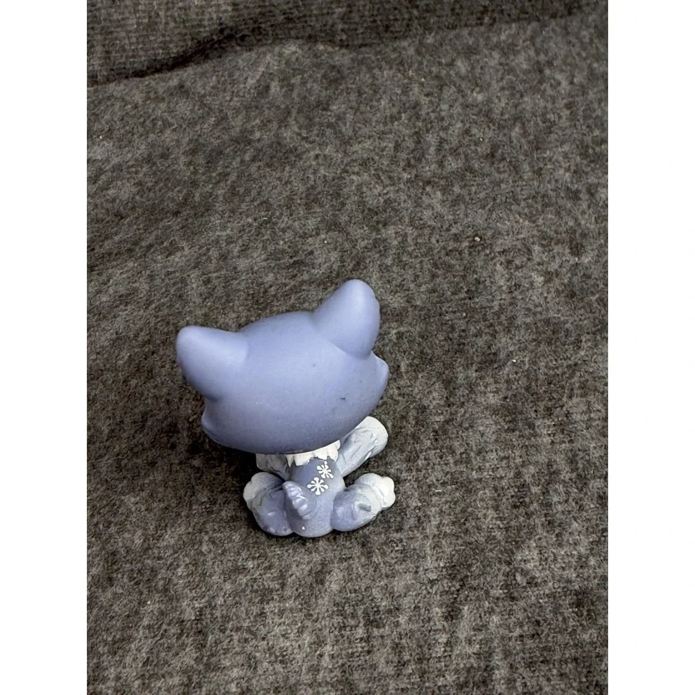 Hasbro Littlest Pet Shop Blue Husky #1617 Dog Mini Figure Snowflake 2010 LPS Toy